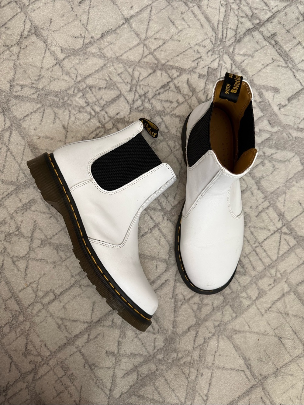 Dr. Martens 2976 White Chelsea Boots Smooth Leather Yellow Stitch Size 11 - Picture 13 of 13
